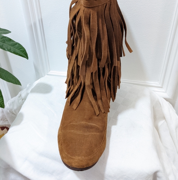 Suede calf boots moccasin style by Steve Madden. - Picture 9 of 16